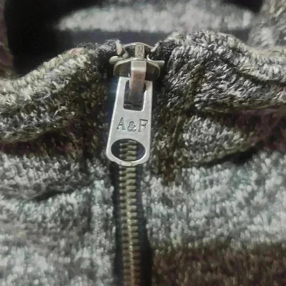 COPY - Abercrombie & Fitch Quilt pattern Grey vest size  medium - Picture 5 of 6